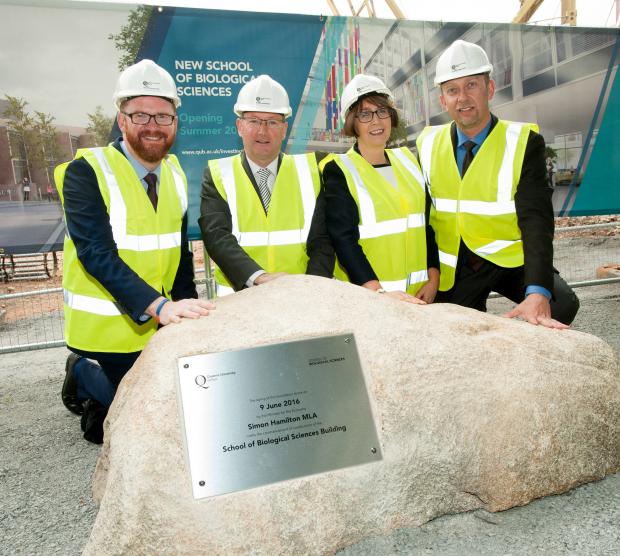 Hamilton helps unveil the foundation stone at new Queen’s School of Biological Sciences